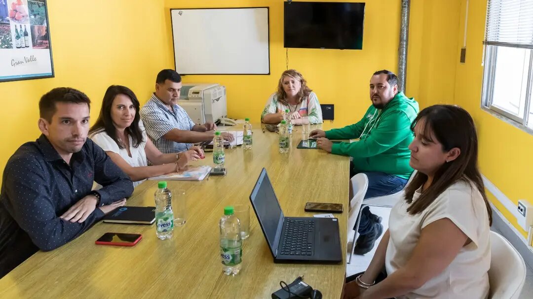 El Gobierno presentó una oferta salarial a los gremios