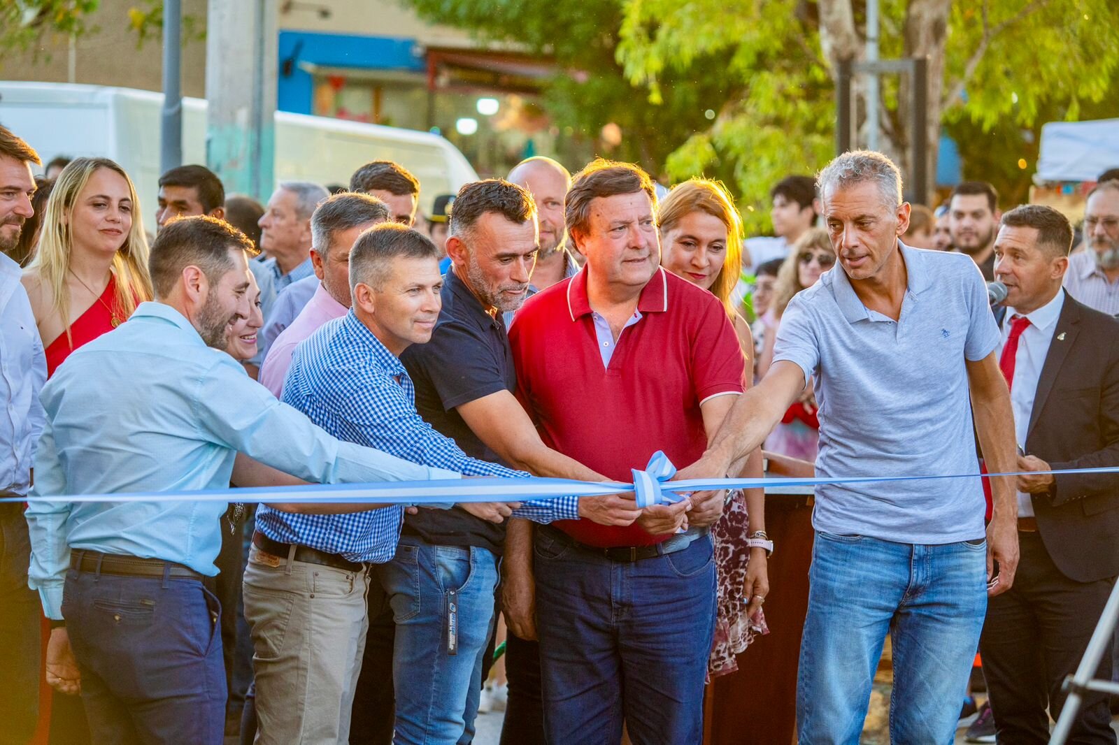 Weretilneck acompañó la inauguración de la Fiesta Nacional de la Pera en Allen
