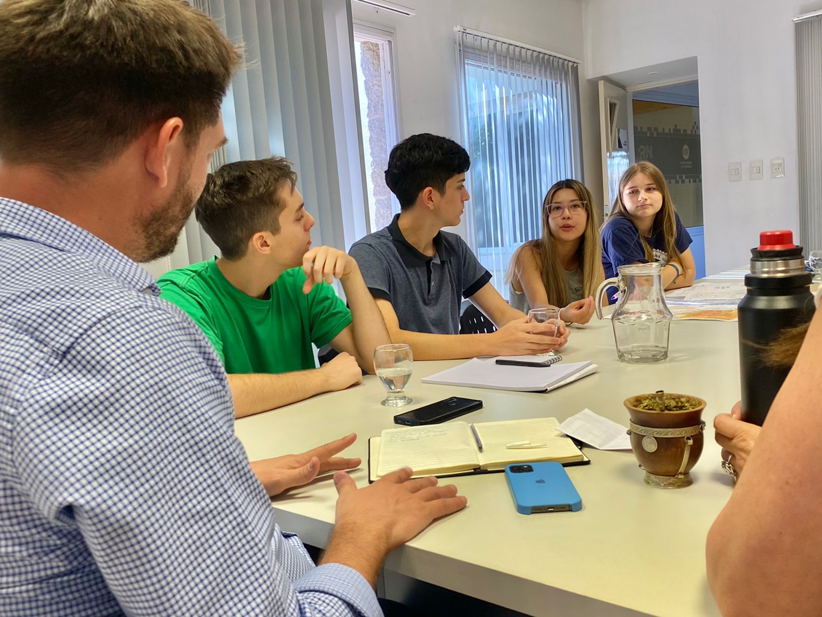 Buteler se reunió con los jóvenes del centro de estudiantes del Manuel Belgrano