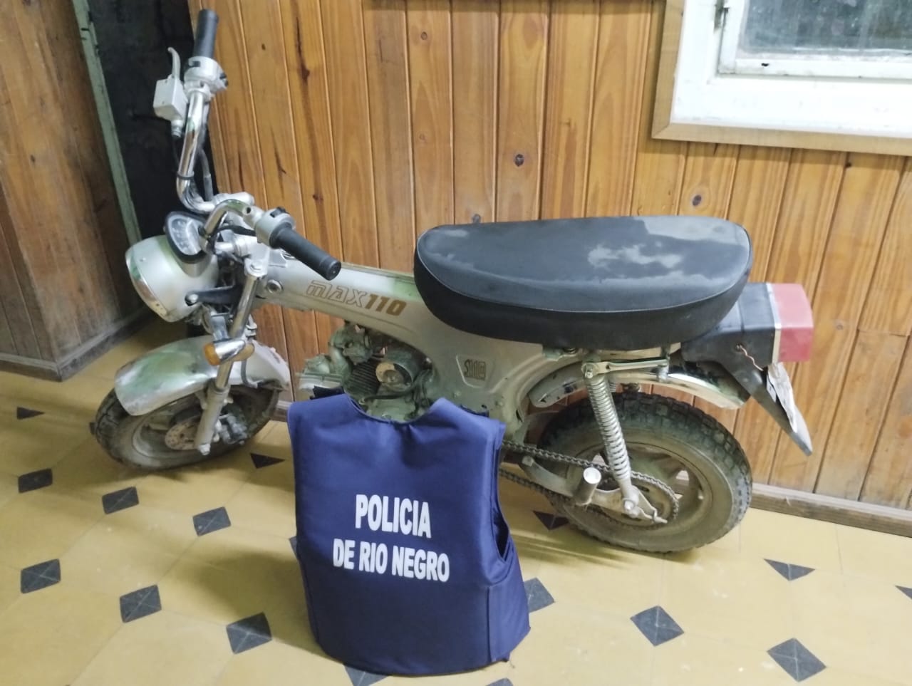 Detuvieron a un policía con elementos robados