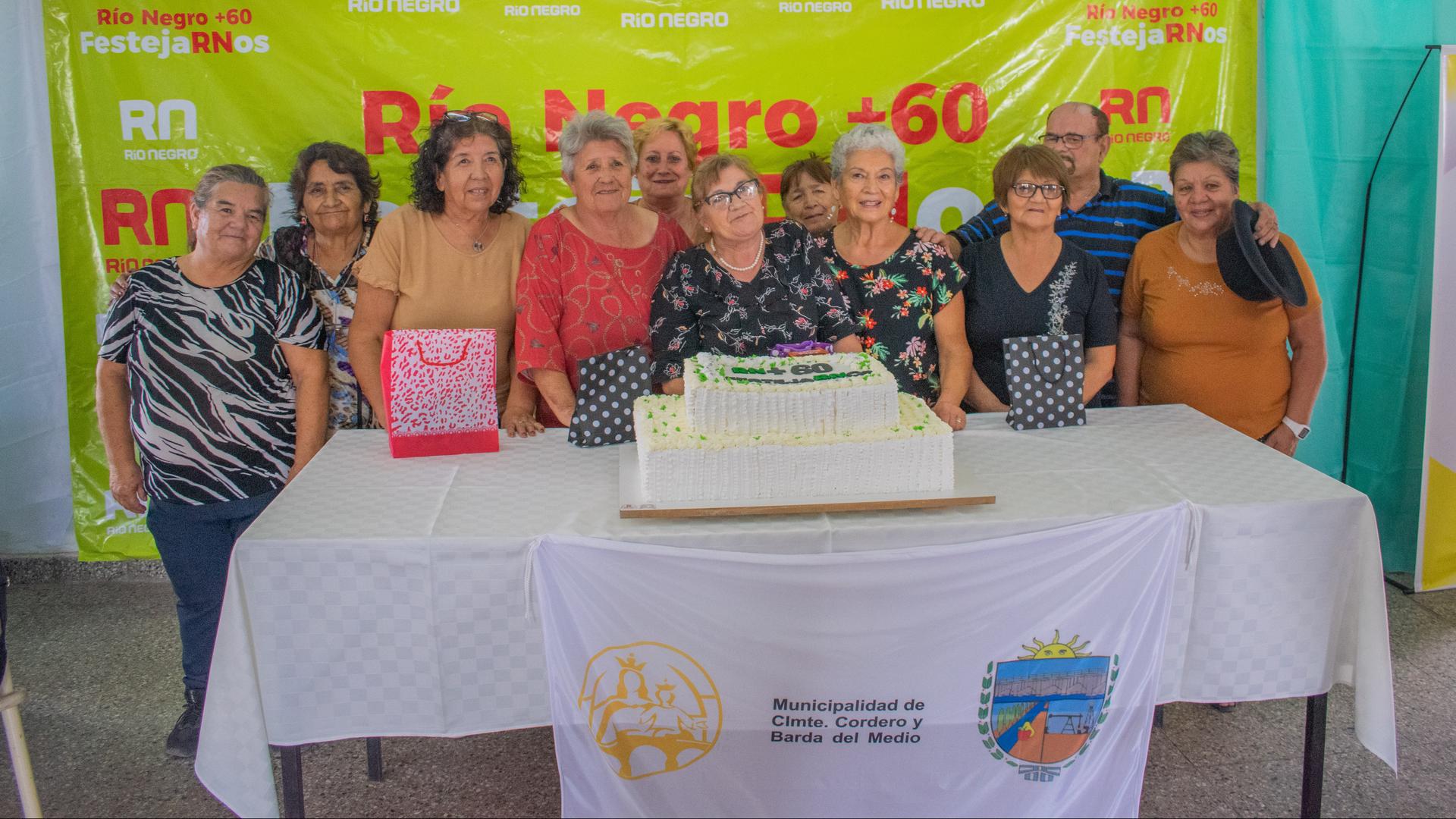 Festejarnos: personas mayores disfrutaron de una jornada en Barda del Medio