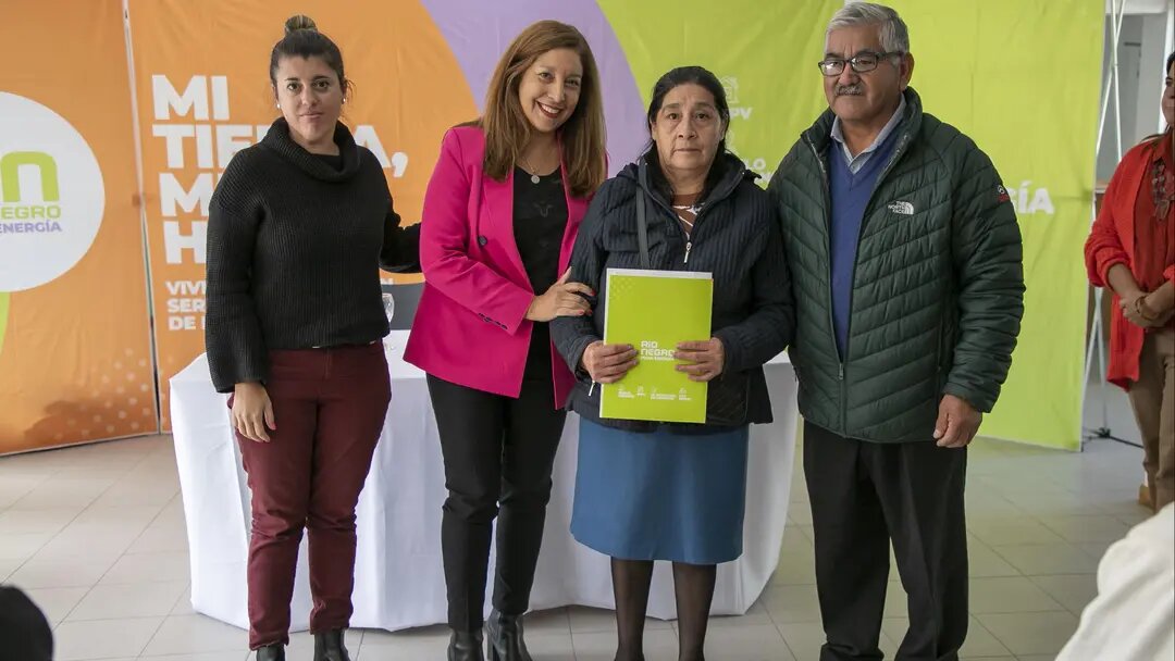 Familias de Bariloche recibieron la escritura de su casa