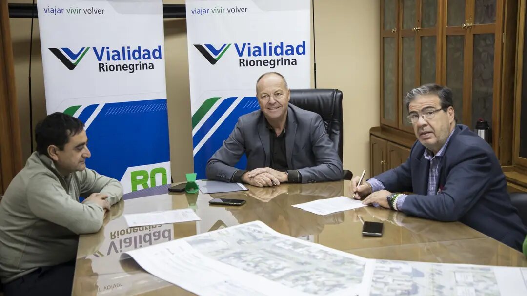 Se firmó el contrato para repavimentar la Avenida Río Negro de las Grutas