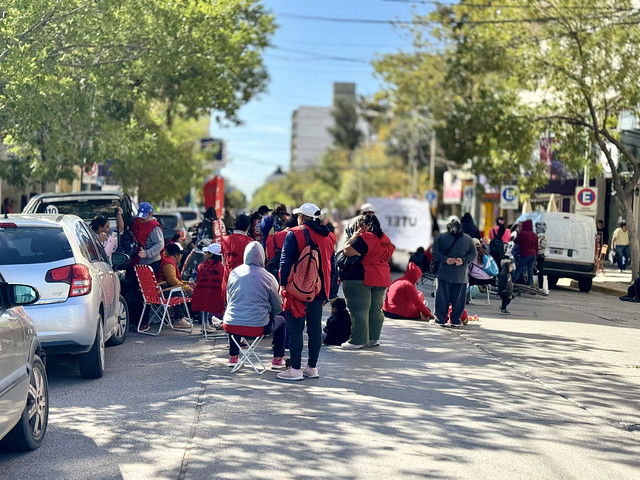 Buteler Repudio el Acampe Frente al Municipio.