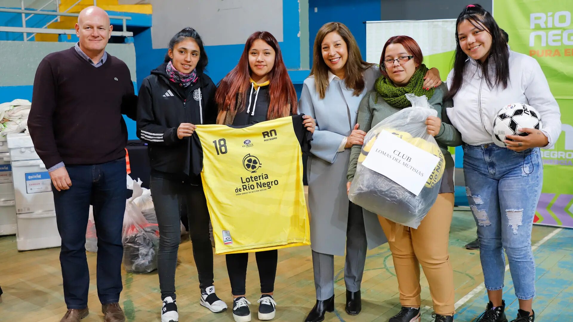 La Gobernadora entregó máquinas y elementos a entidades de Bariloche