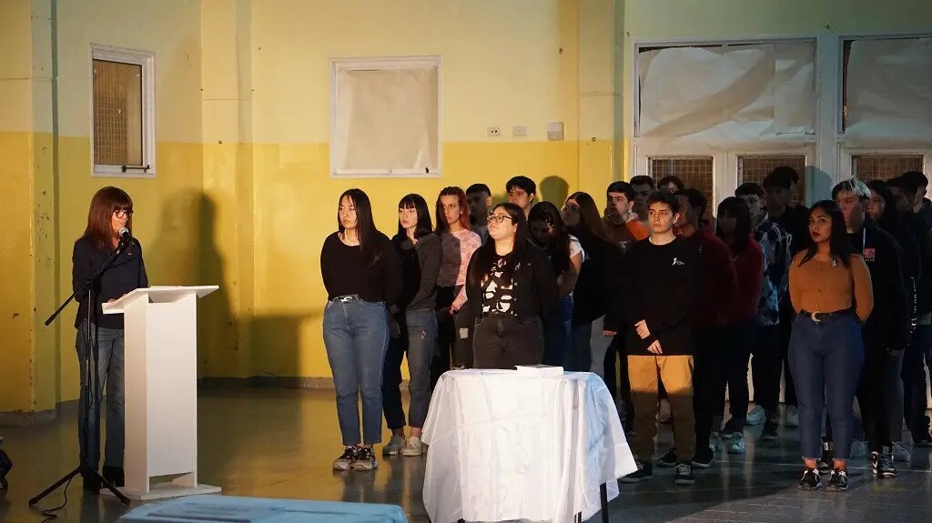 Prometen Lealtad a la Constitución Nacional sobre un texto de estudiantes