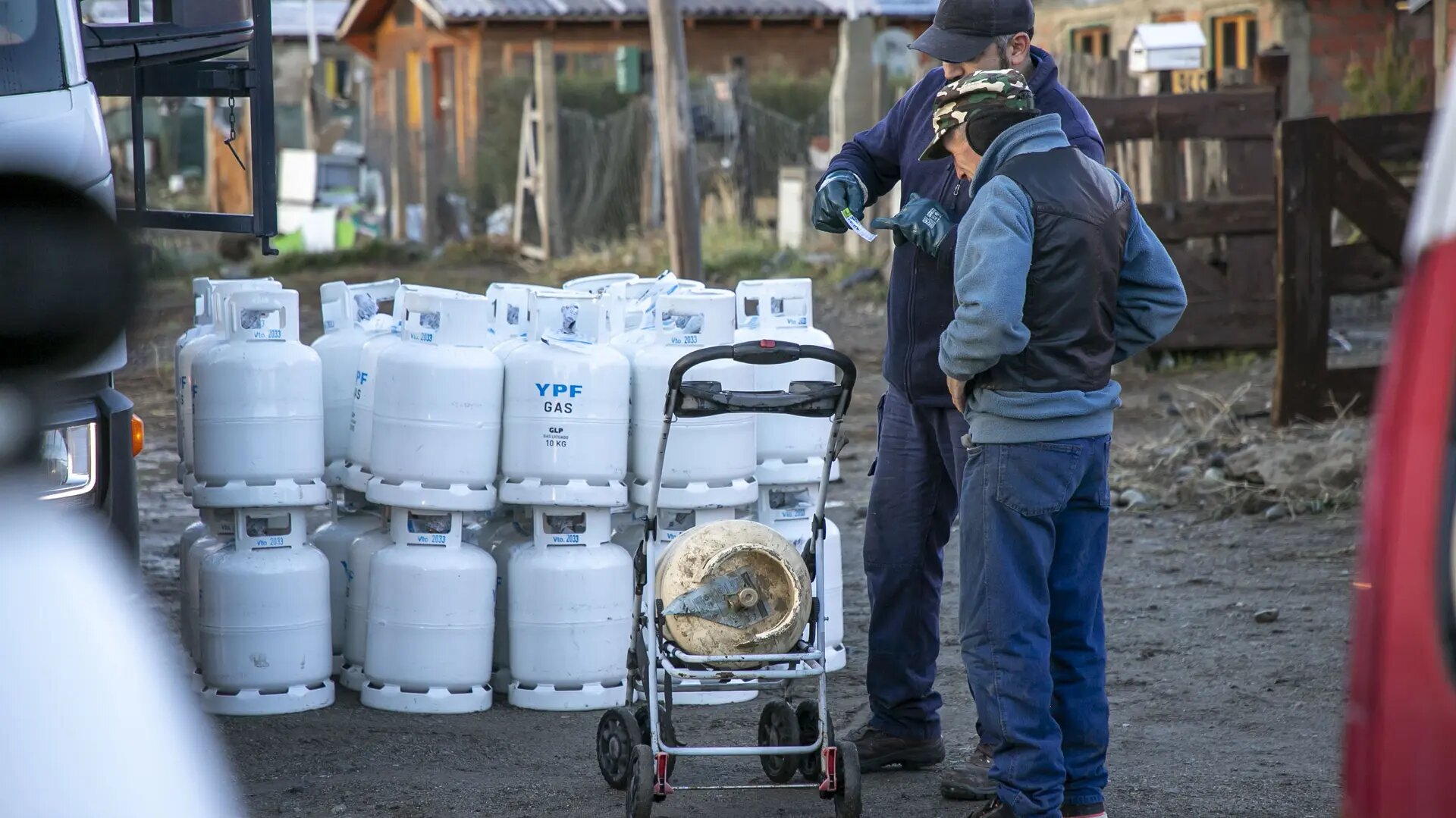 Empezaron a repartir las primeras garrafas del Plan Calor Gas
