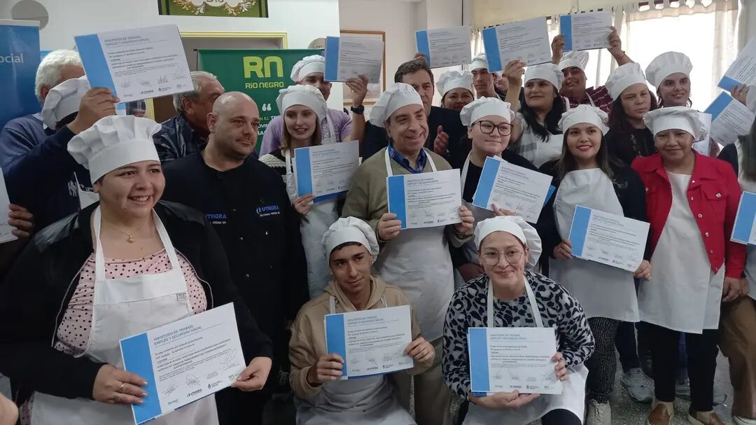 Viedma: 90 estudiantes recibieron sus certificados de capacitación laboral