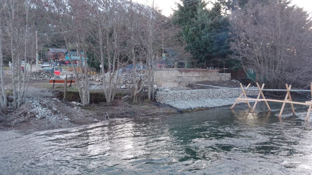 Los Coihues: llega el nuevo puente y piden que NO se estacionen vehículos