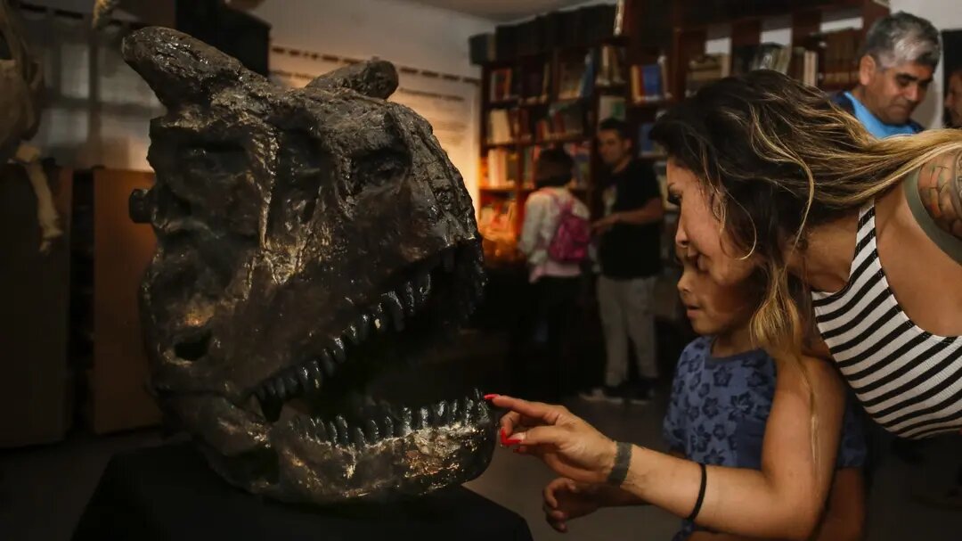 Llega a Cipolletti la muestra “Dinosaurios y otras bestias prehistóricas”