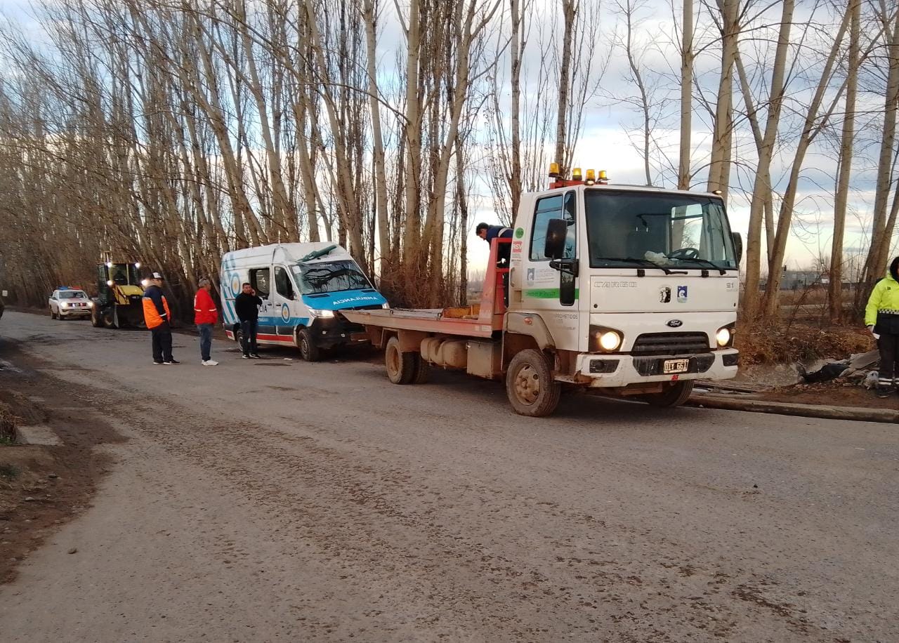 Choque entre la ambulancia del hospital y una Kangoo.