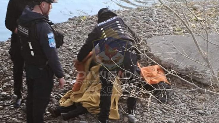 Un policía salvó a una mujer de 68 de ahogarse en el río Limay
