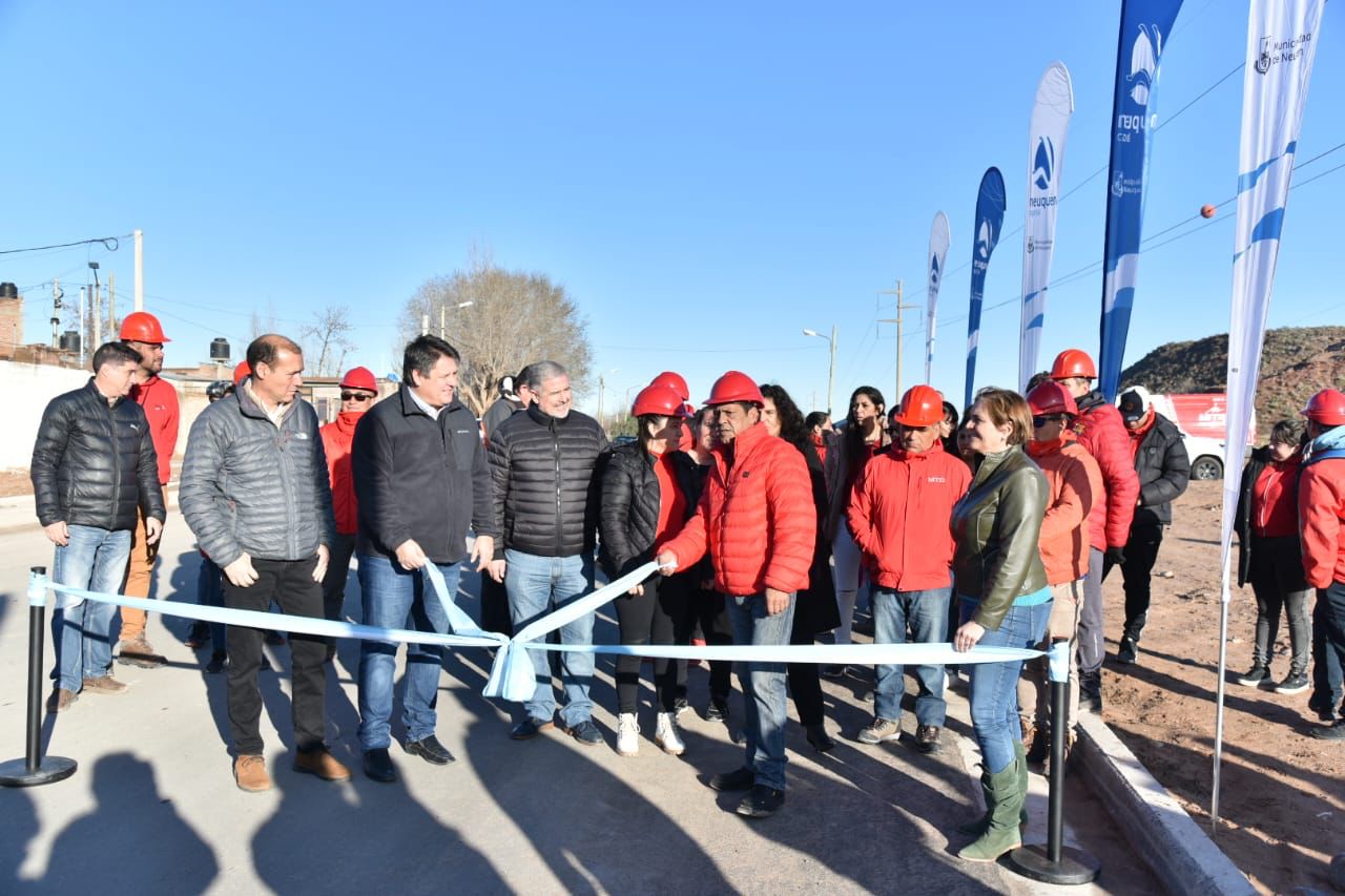 Gaido y Gutiérrez inauguraron el puente N°16 de la gestión y 10 cuadras de asfalto sobre Néstor Barros 