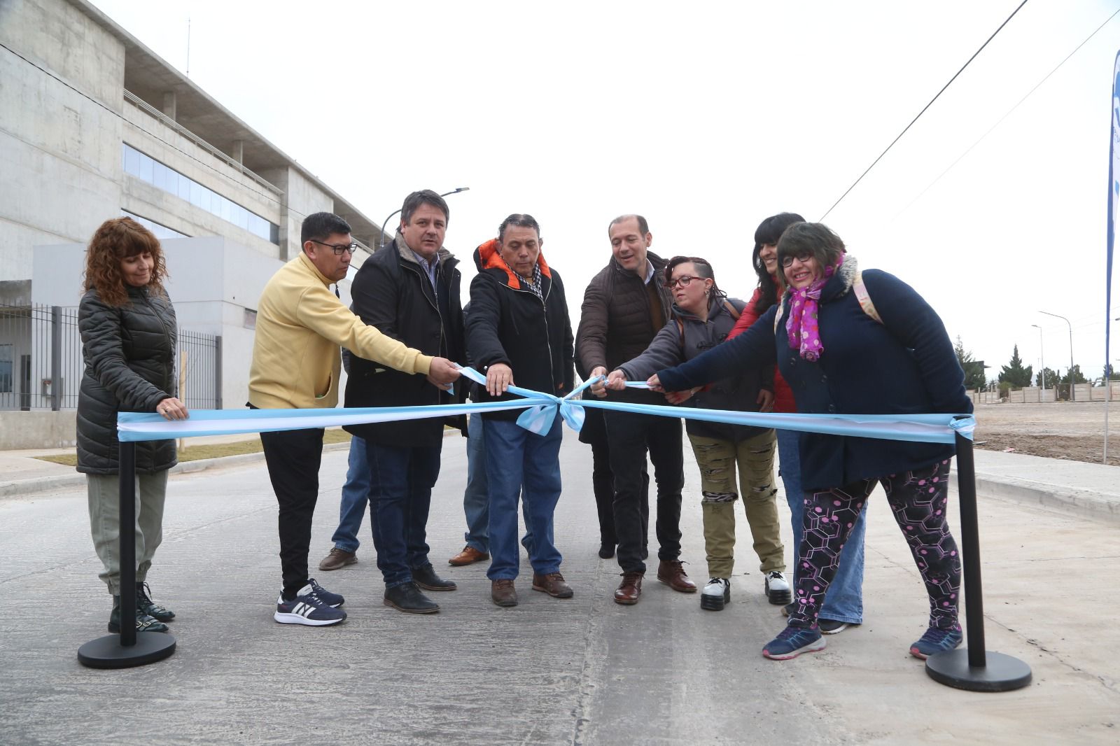 Gaido y Gutiérrez inauguraron 12 nuevas cuadras de asfalto entre los barrios Canal V y Huiliches