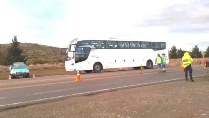 Viajaba borracho a San Martín de los Andes con 36 turistas a bordo