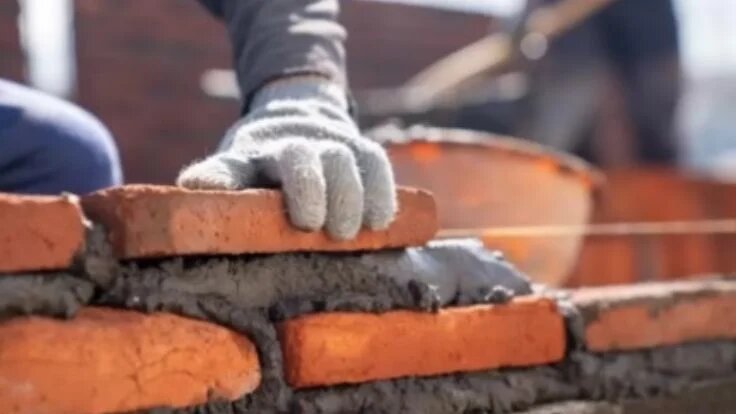 Cuánto cobrará un albañil por hora, desde septiembre, en Neuquén y Río Negro