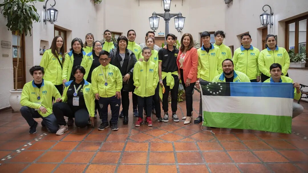 Carreras recibió a deportistas que fueron ganadores en los Juegos de la Integración Patagónica
