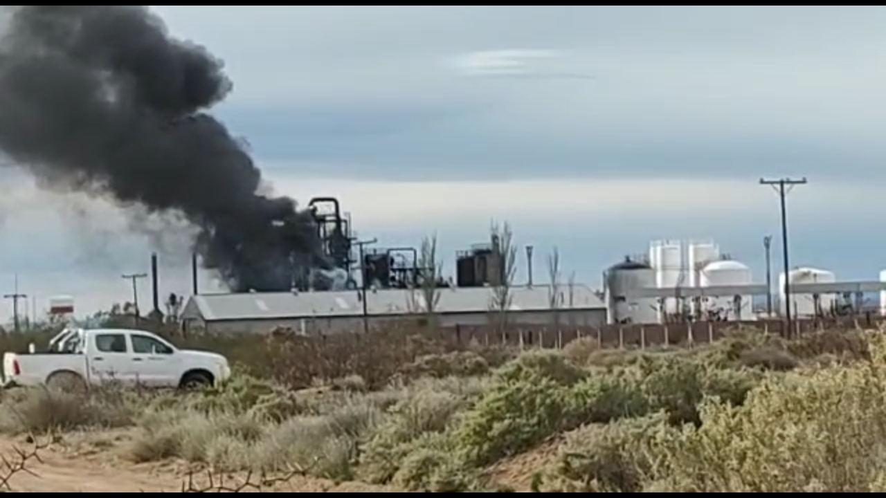 Tres fallecidos en incendio en una refinería