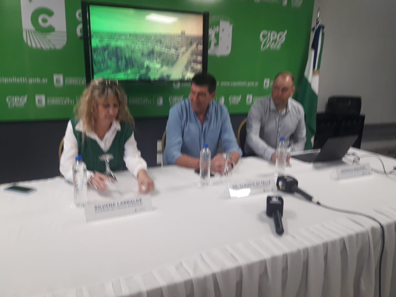 Se presentó “Hola 147”
