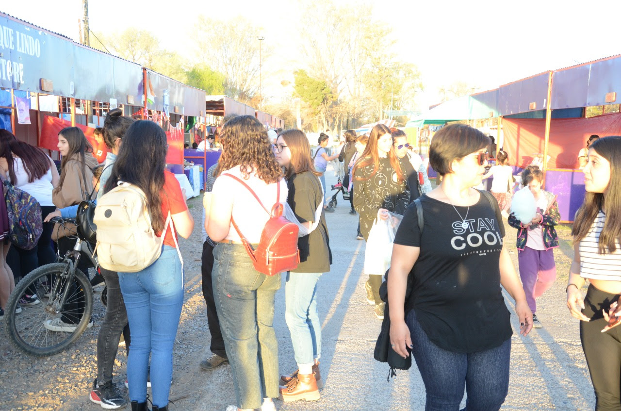 EXITOSO COMIENZO DE LA FERIA EMPRENDE JÓVEN