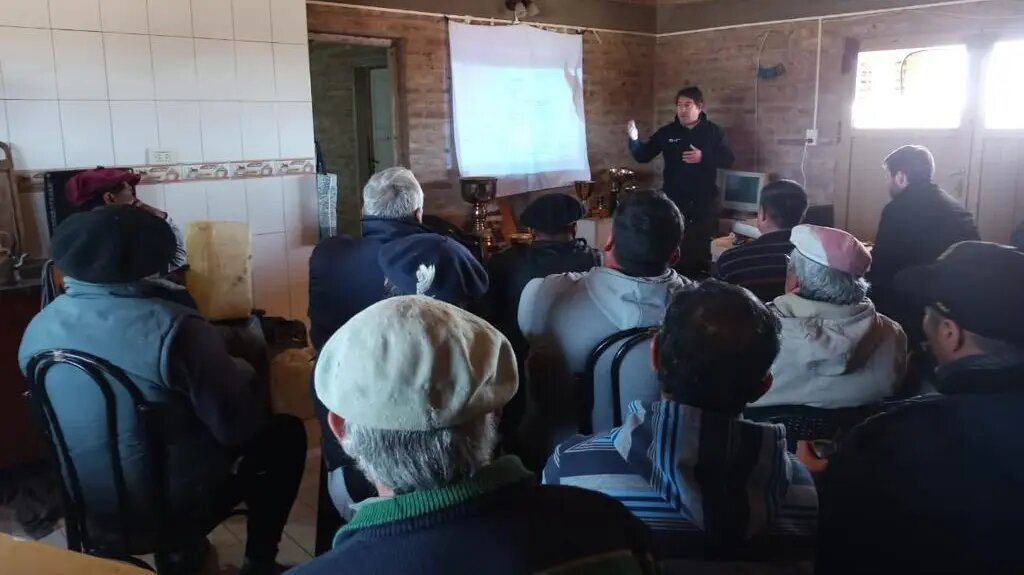 Producción continúa capacitando a productores bovinos
