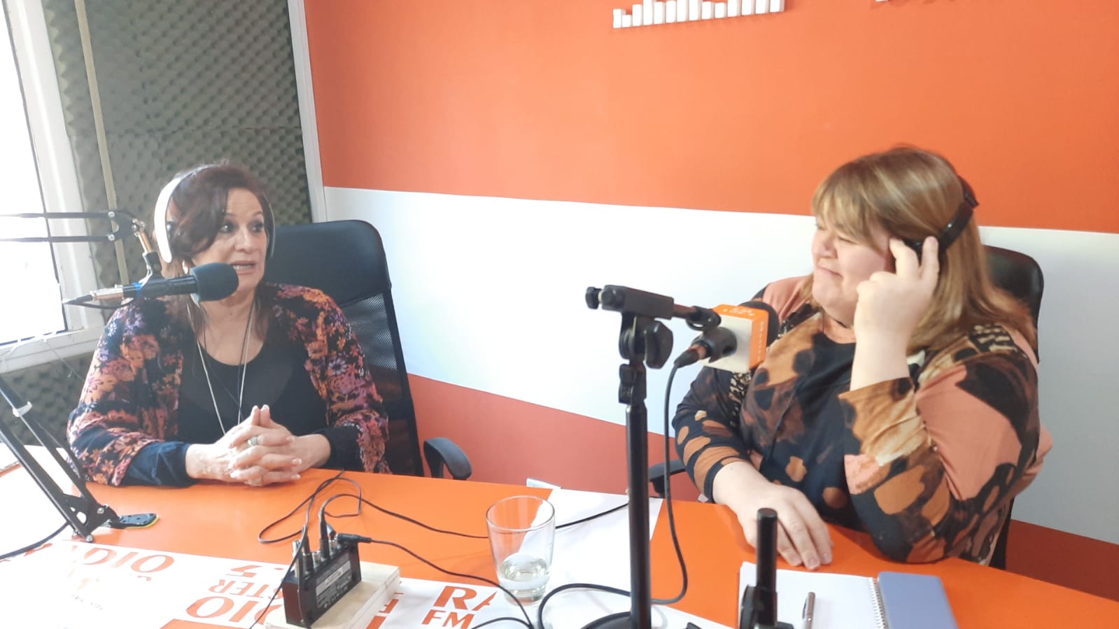 Charla de café con mujeres emprendedoras
