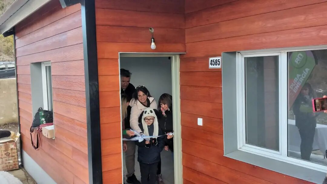 La Provincia entregó 14 nuevas viviendas en Bariloche