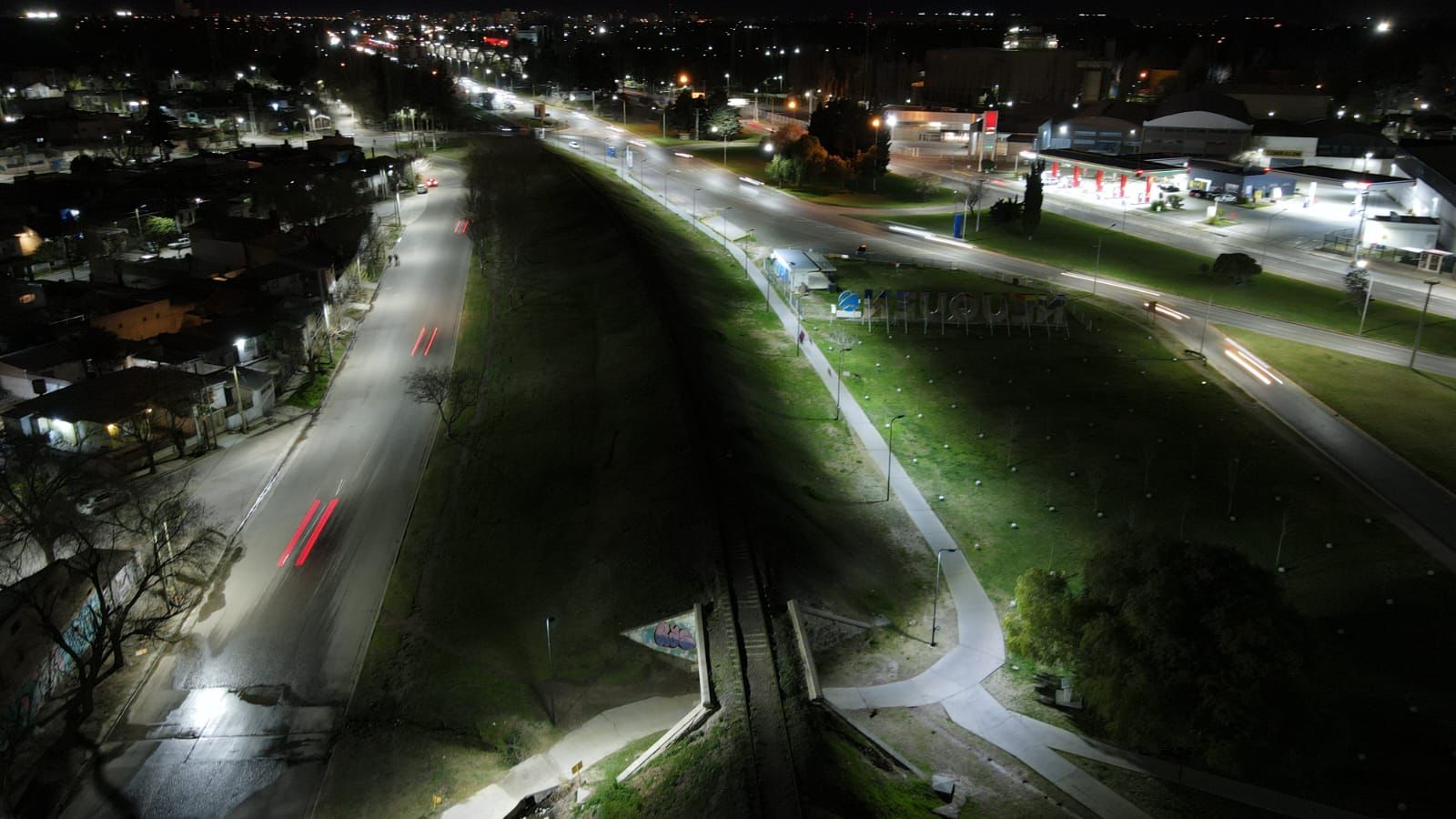La Municipalidad inauguró la luminaria del Paseo Independencia, en el este de la ciudad 