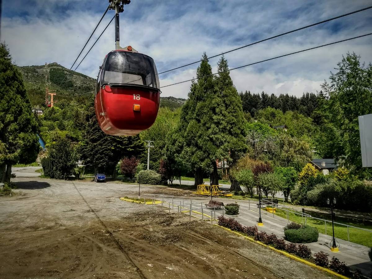 Problemas en el Teleférico: descarriló una góndola por el viento