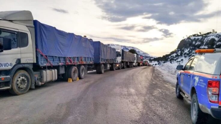 Sigue cerrado Pino Hachado: hay 200 camiones varados en Las Lajas