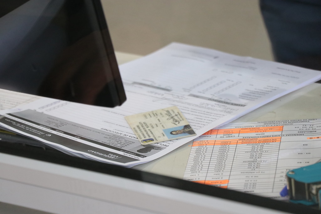 EMISIÓN Y RENOVACIÓN DE LICENCIAS DE CONDUCIR