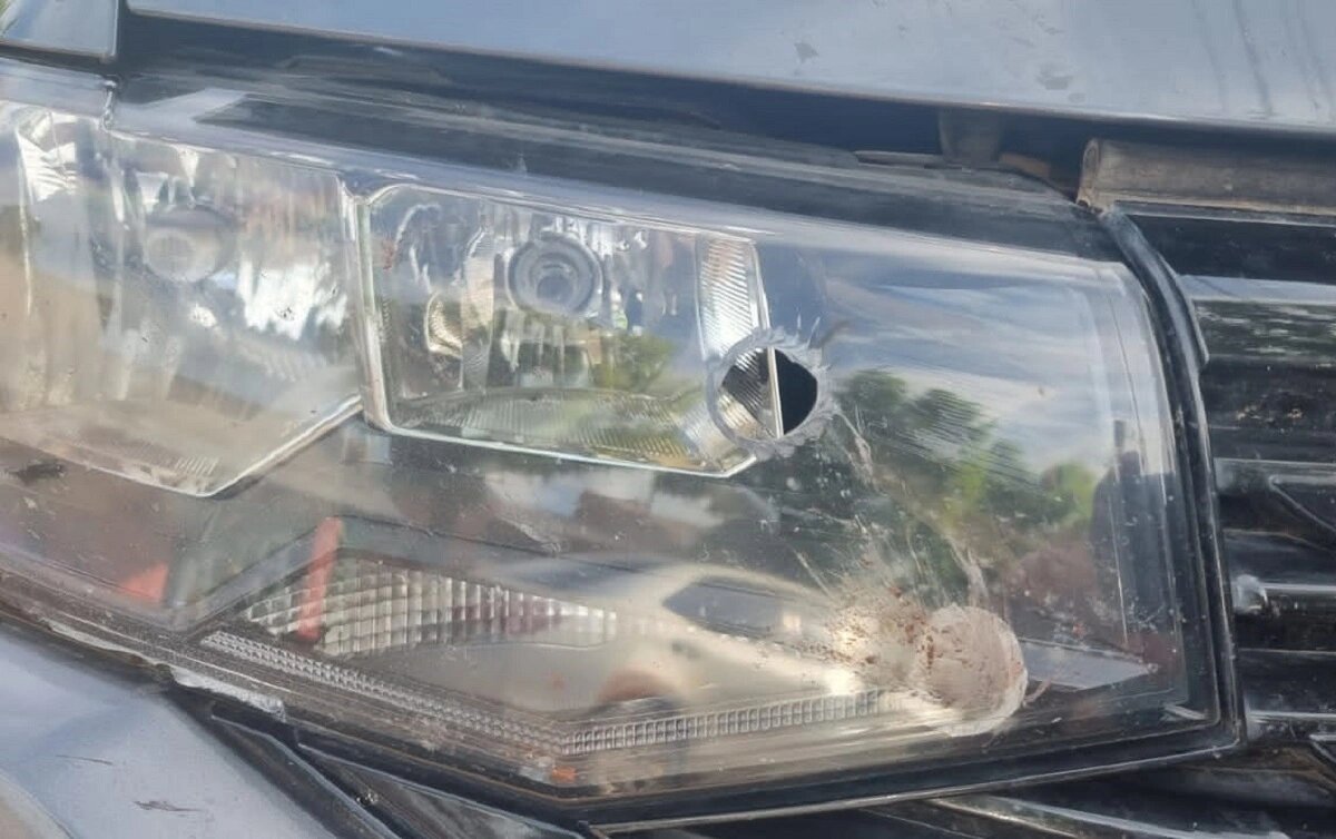 Un concejal denunció que le balearon el auto
