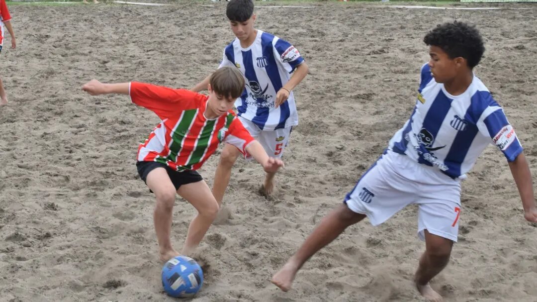 El fútbol playa animó el fin de semana viedmense