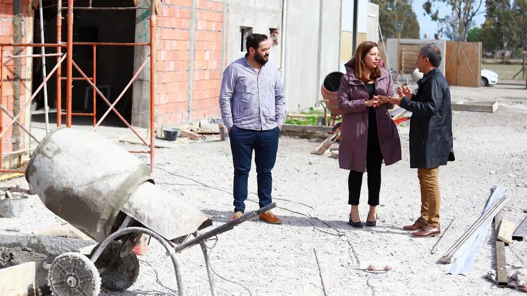 Carreras recorrió la obra de Lotería, en el Parque Industrial de Viedma