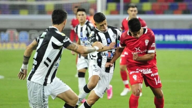 Huracán quiere achicarle diferencias a Vélez ante Central Córdoba. Alineaciones confirmadas