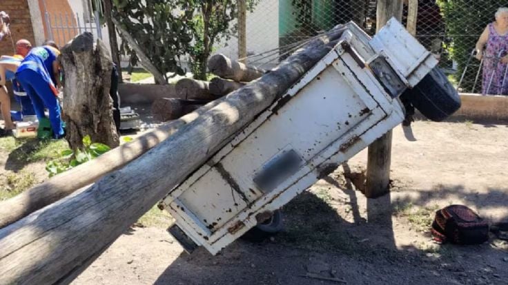 Se desprendió el tráiler de una camioneta y mató a una mujer que esperaba el colectivo