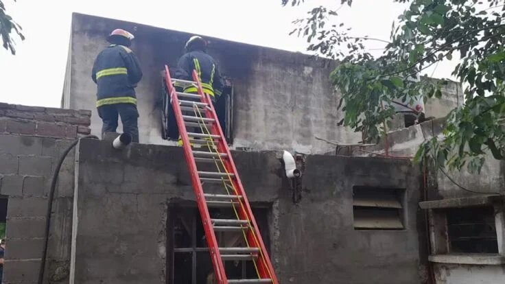 Asesinan a una nena de 8 años y acusan a su padrastro de encubrirlo con un incendio