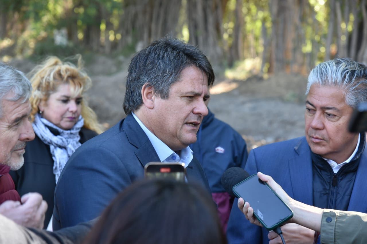 Gaido y Figueroa recorrieron la pavimentación de Obrero Argentino y otras obras que se realizan en el este de Neuquén