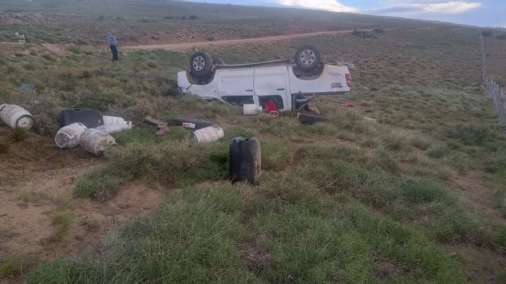 Robó una camioneta en el norte neuquino, volcó y está grave