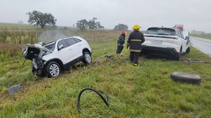 Grave accidente frontal entre dos camionetas: murieron tres personas