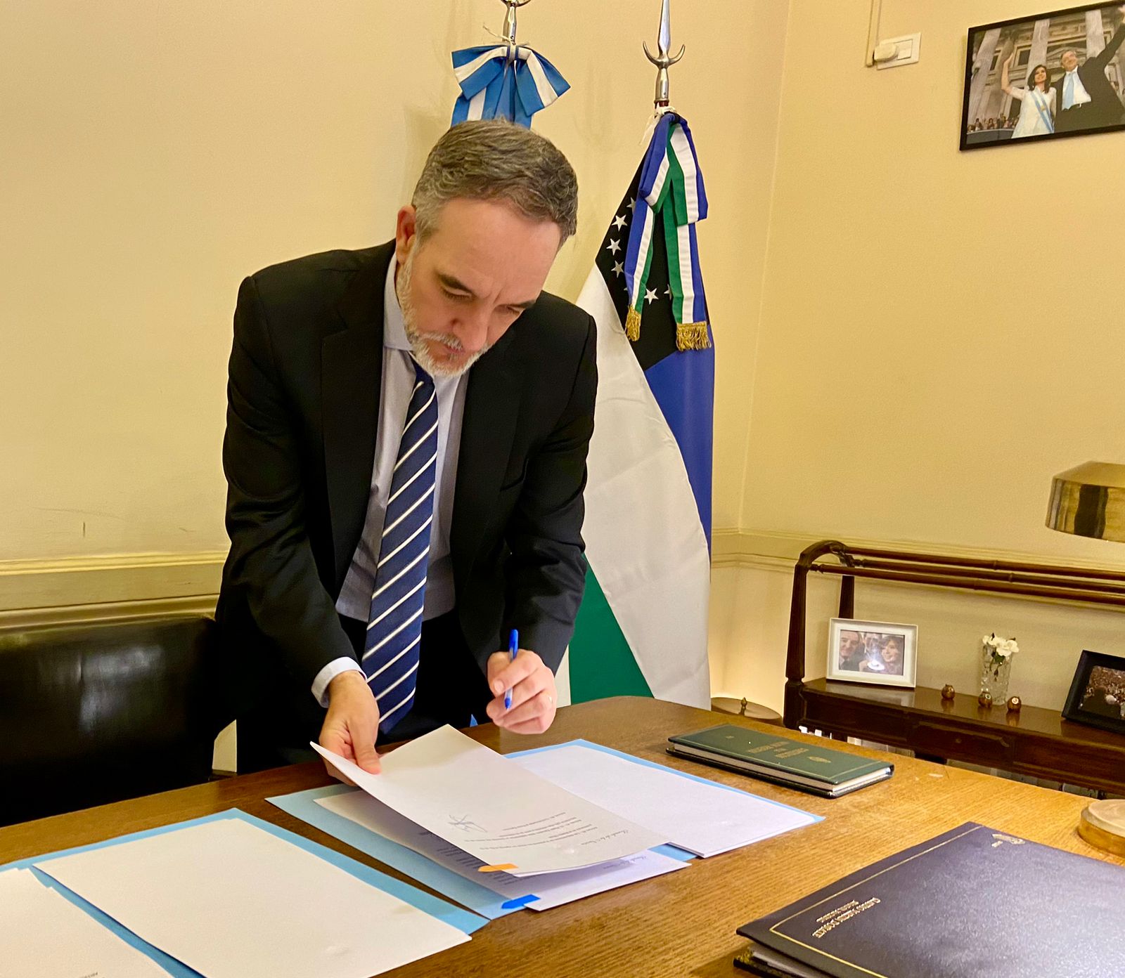 El Senador Martín Doñate Impulsa Leyes para Proteger los Neuroderechos
