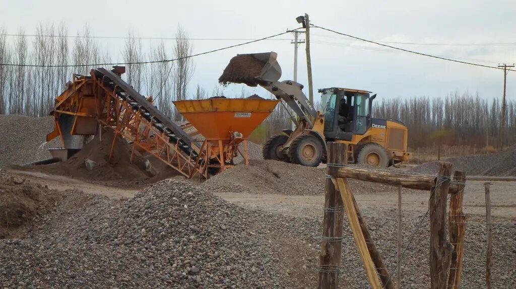 Weretilneck apuesta a la minería para superar la crisis económica